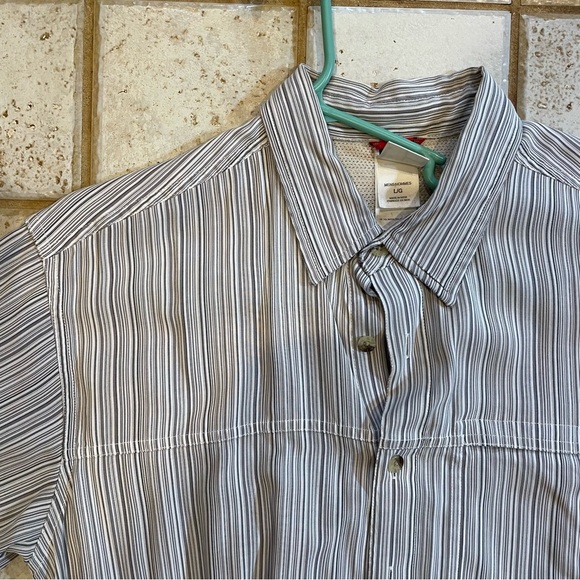 Grey North face short sleeve button up shirt. - Picture 3 of 12